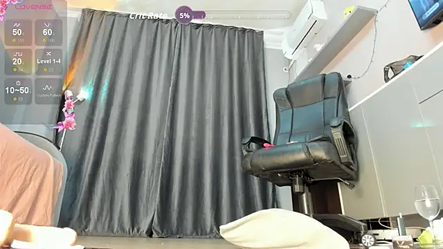 Chatroom XXX en direct de emy_lovee