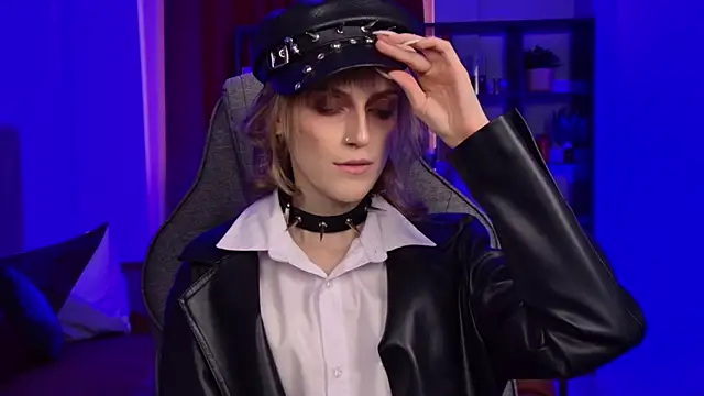 Chat XXX en directo de KiraMontoya