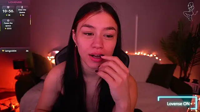 Show modela FataleNellie na web-kameri