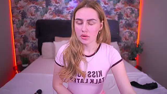 Show modela GabriellaJass na web-kameri