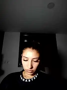 alicee_teen Show in webcam