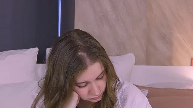 Онлайн чат XXX EllieHayes