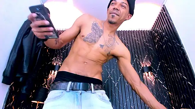 Gregory_Sforza Adlı Modelin Canlı XXX Sohbeti