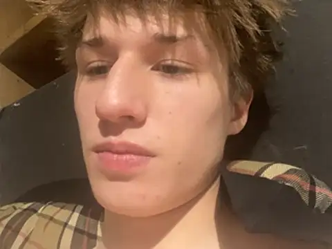 yourwhiteboy1's Live XXX Chat