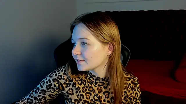 ElinaVale Adlı Modelin Canlı XXX Sohbeti