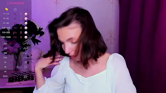 Chatroom XXX en direct de KindHazelHere_