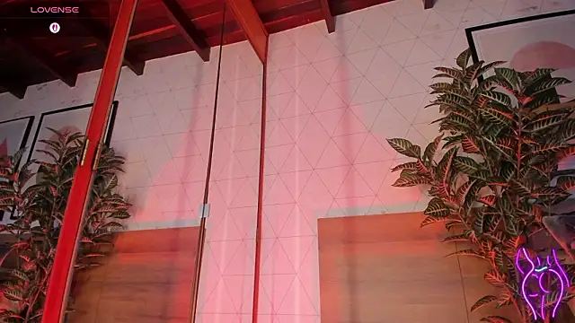 MiaKay1 即時 XXX 聊天