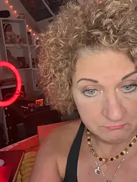 SuzyCatzz 现场XXX聊天