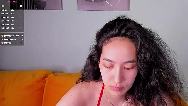 FlirtyAura's Live XXX Chat