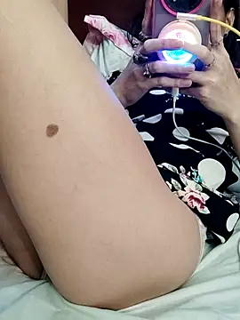 QueenSoreal Adlı Modelin Canlı XXX Sohbeti