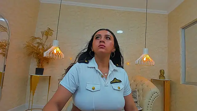 Lunaa_Abril Chat XXX live