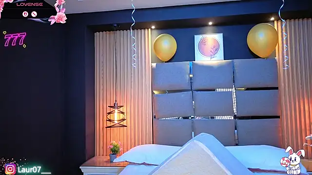 Lauroberts7's Live XXX Chat