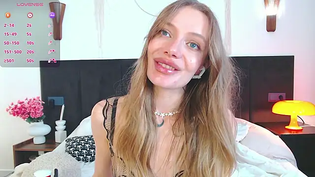 LunaticaBae élő XXX-chatje