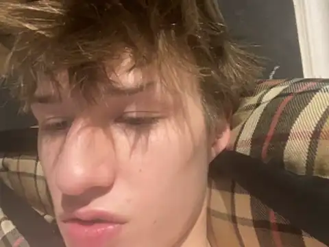 yourwhiteboy1's Live XXX Chat