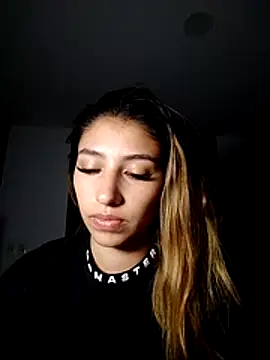 alicee_teen's Webcam Show