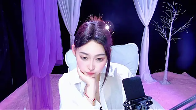 Tili-668's Live XXX Chat