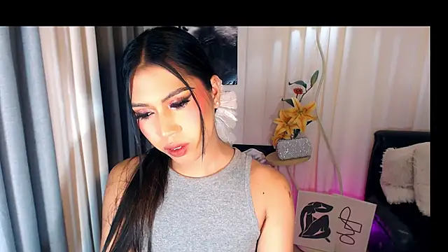 FuckingDolls69 Adlı Modelin Canlı XXX Sohbeti