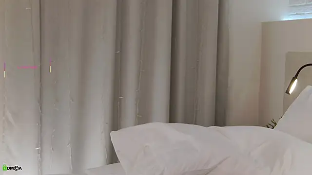 NikaDines Chat XXX in diretta