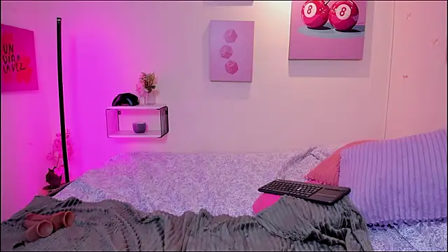 NaeniaDemon_'s Live XXX Chat