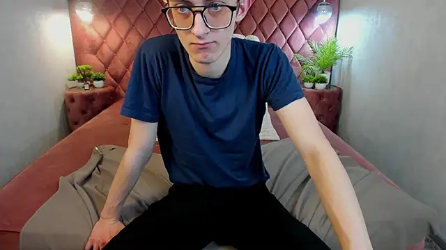 RonBevs: διαδικτυακό σόου στην κάμερα