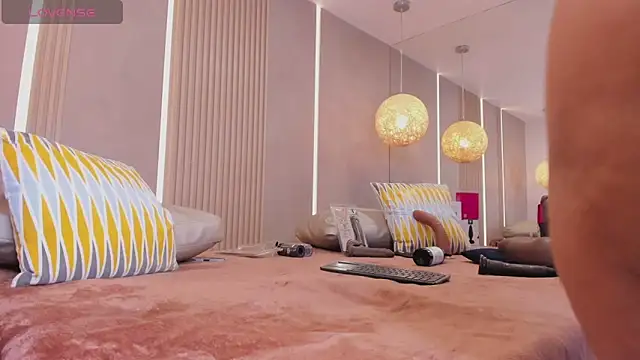 sabrina_shark_ Adlı Modelin Canlı XXX Sohbeti