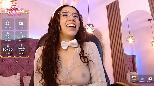 Chat +18 de Amara_Davis1 ao vivo