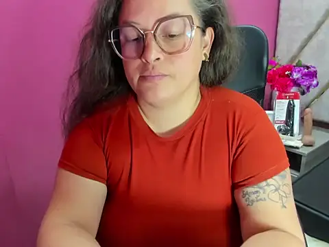 Sarah_Boobs_ Adlı Modelin Canlı XXX Sohbeti