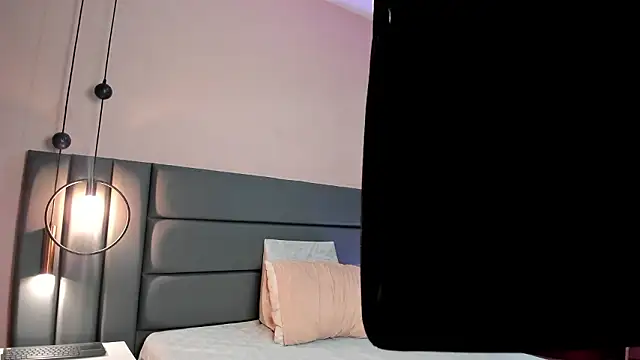 Chat XXX en directo de Zamira_Taylor