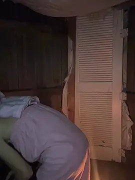 IttyBittyStonie élő XXX-chatje