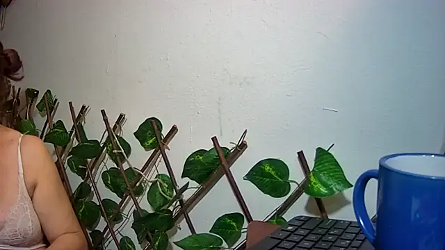 nicoltatiana_ élő XXX-chatje