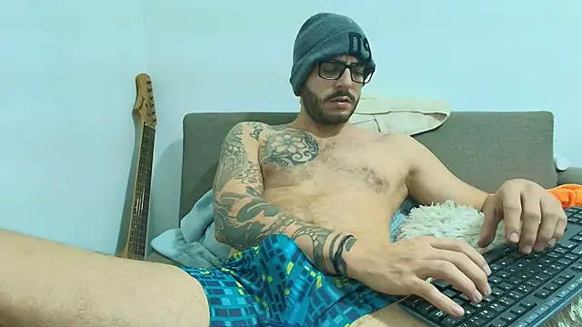 Czat XXX na żywo – thomas_gun