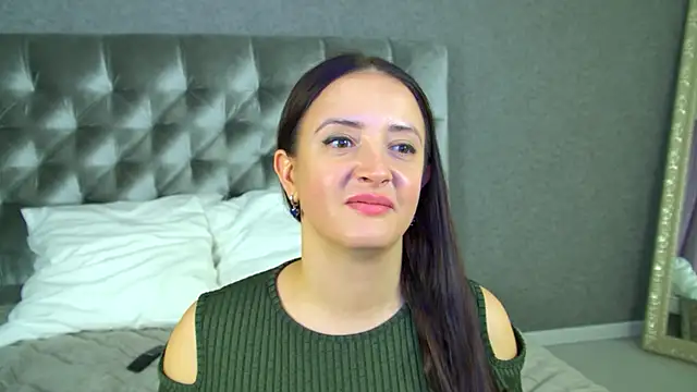 ElinaBellucci Chat XXX live