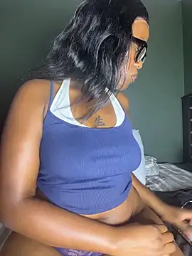 Chat +18 de Moonzy77 ao vivo