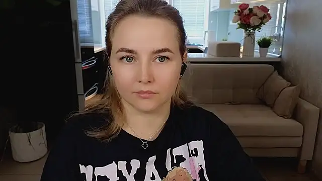 Mira_Mermayd Adlı Modelin Canlı XXX Sohbeti