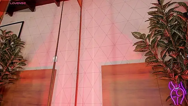 Chat +18 de MiaKay1 ao vivo