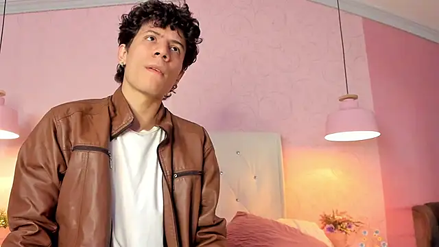 Show modela LeoFeniix na web-kameri