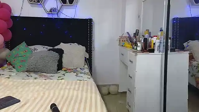 charlotte_077's Live XXX Chat