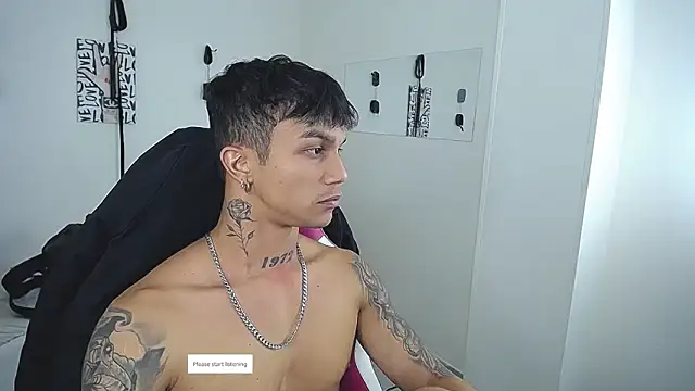 Leonard_Price – Live XXX-chat