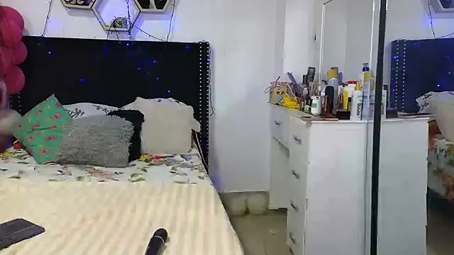 Онлайн чат XXX charlotte_077