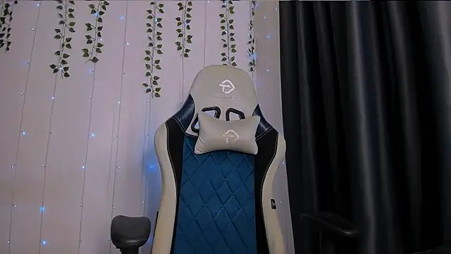 KarlaSimのライブXXXチャット