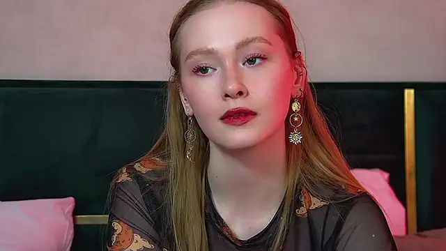 AgataFoxley Adlı Modelin Canlı XXX Sohbeti