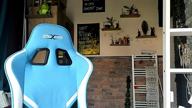 karo123421: απευθείας συνομιλία ΧΧΧ