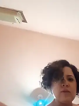 Show de ViviAngel_21 na webcam