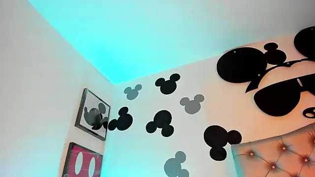 Chat +18 de AdharaSkinny_ ao vivo