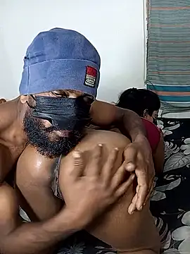 Darkchocosl8: διαδικτυακό σόου στην κάμερα