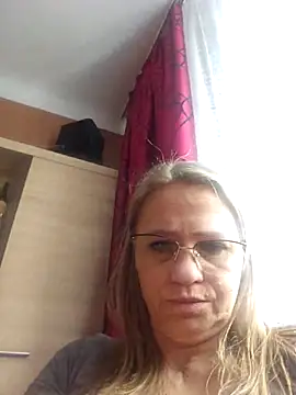 BLONDKICIA1's Live XXX Chat