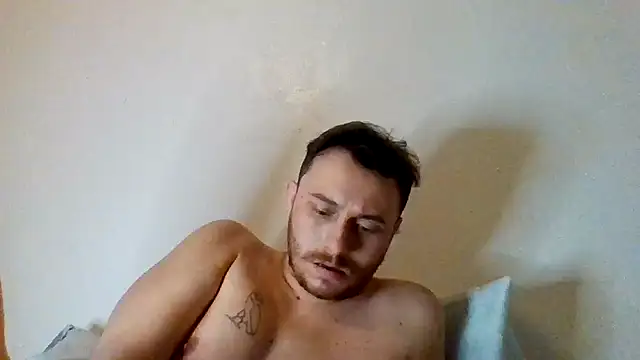 TallHungandCloudy69 Show in webcam