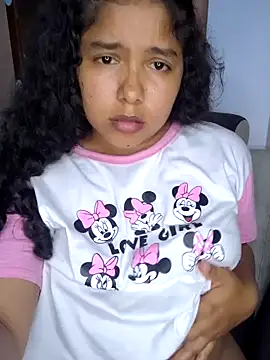 IvannaPolsenのライブXXXチャット