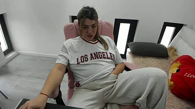 Dyana_Kaylinn: διαδικτυακό σόου στην κάμερα