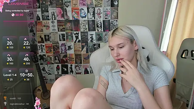 EvelinaLuu live XXX chat